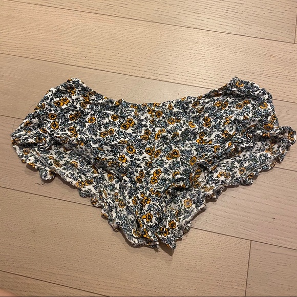 Nasty Gal Pants - Nasty Gal Floral print elastic waist shirt shorts